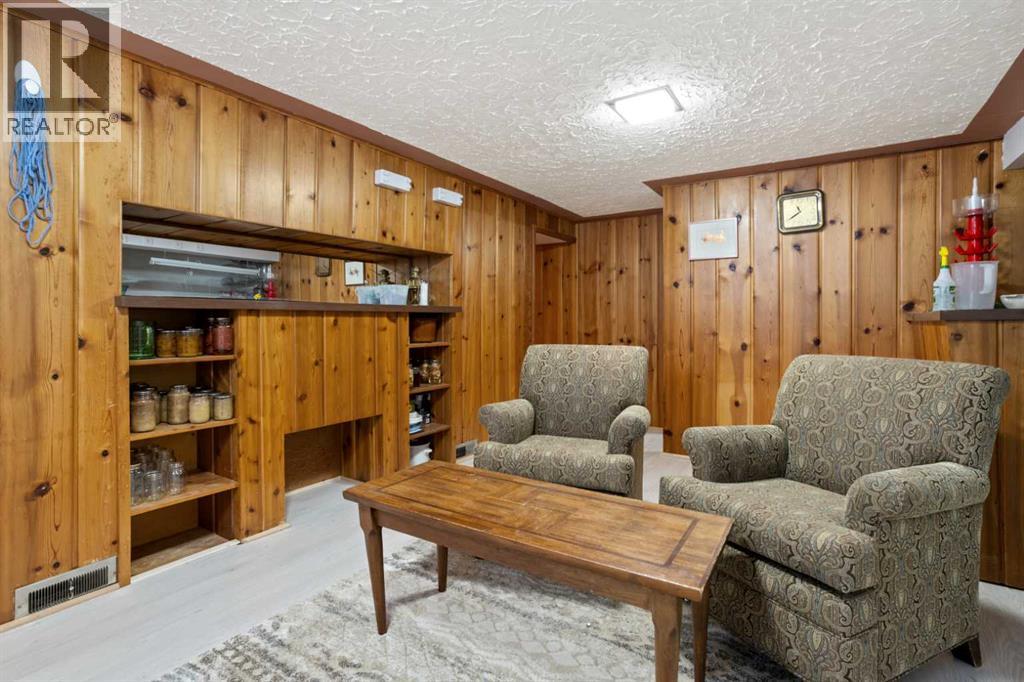 5615 49 Avenue - 23