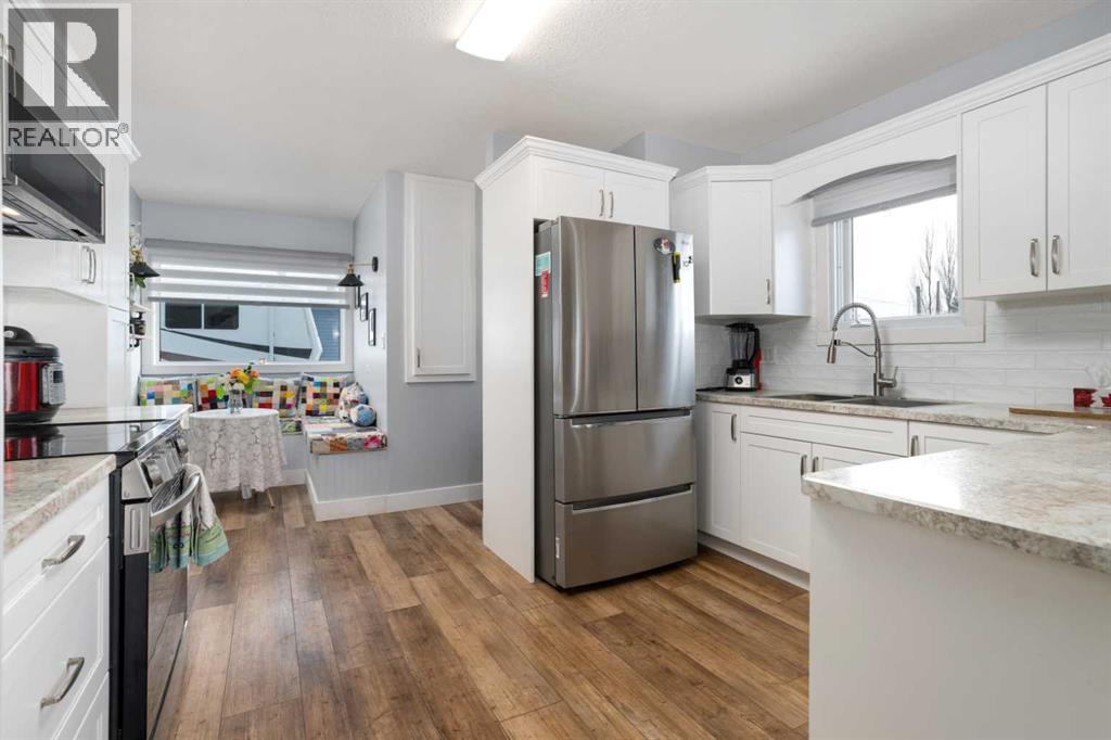 5615 49 Avenue - 9