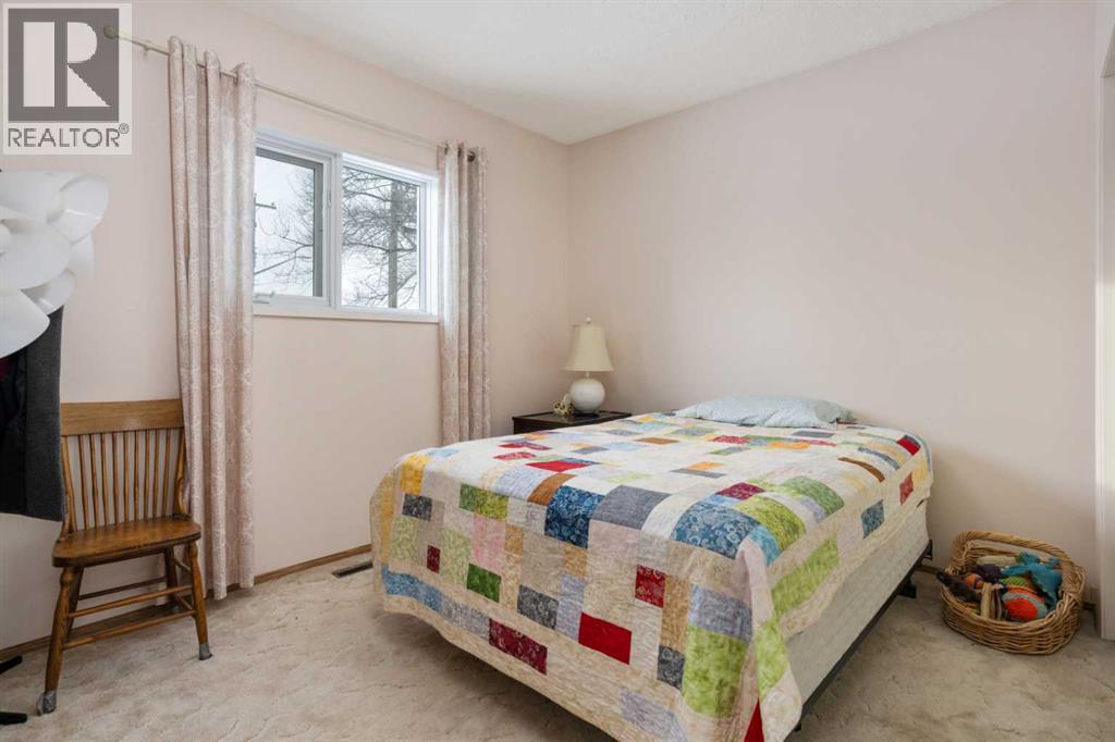 5615 49 Avenue - 19