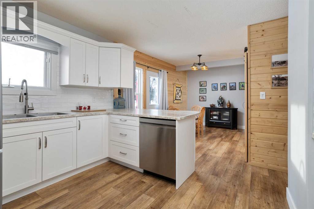 5615 49 Avenue - 11