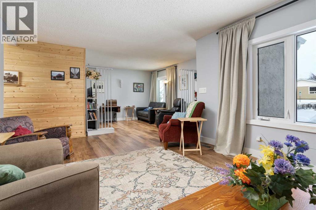 5615 49 Avenue - 5