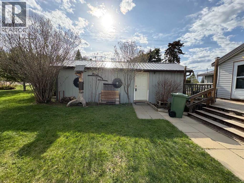 4915 50 Avenue E - 24