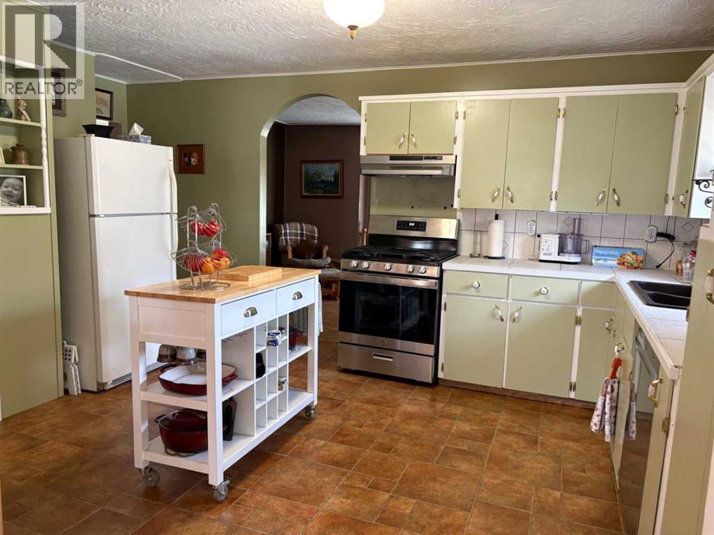 4915 50 Avenue E - 3