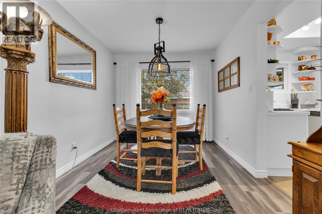5 Phyllis AVENUE - 11