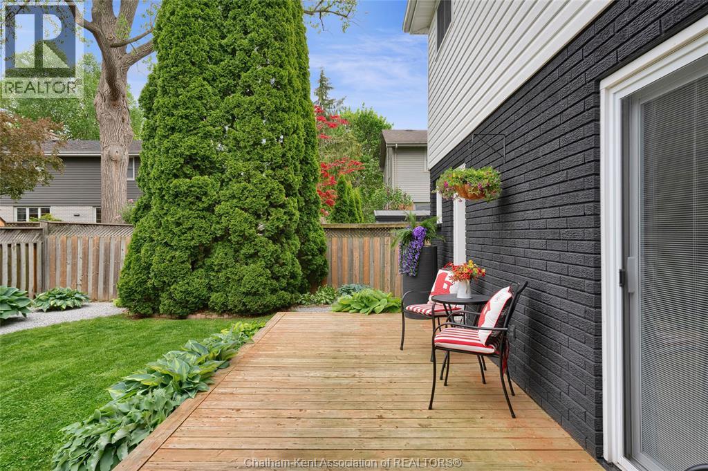 5 Phyllis AVENUE - 30