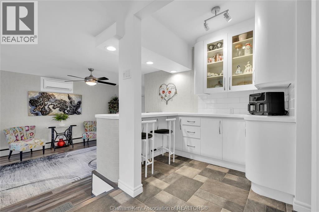 5 Phyllis AVENUE - 6