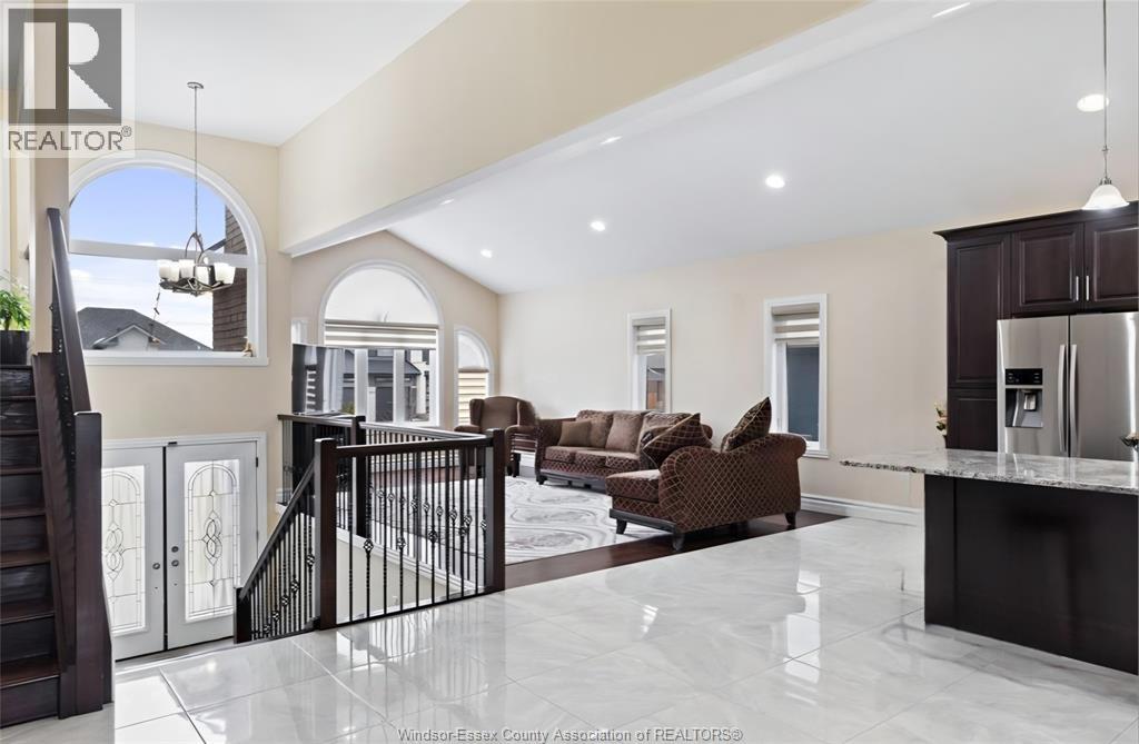 901 LAKEWOOD CRESCENT Unit# UPPER, Lakeshore — photo 3