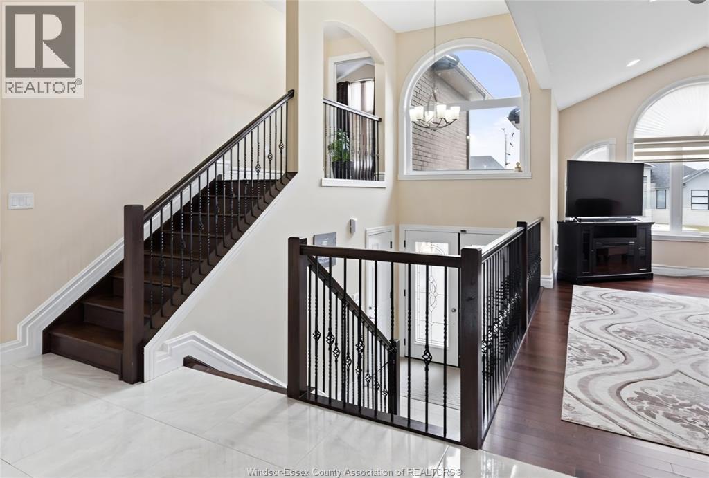 901 LAKEWOOD CRESCENT Unit# UPPER, Lakeshore — photo 2