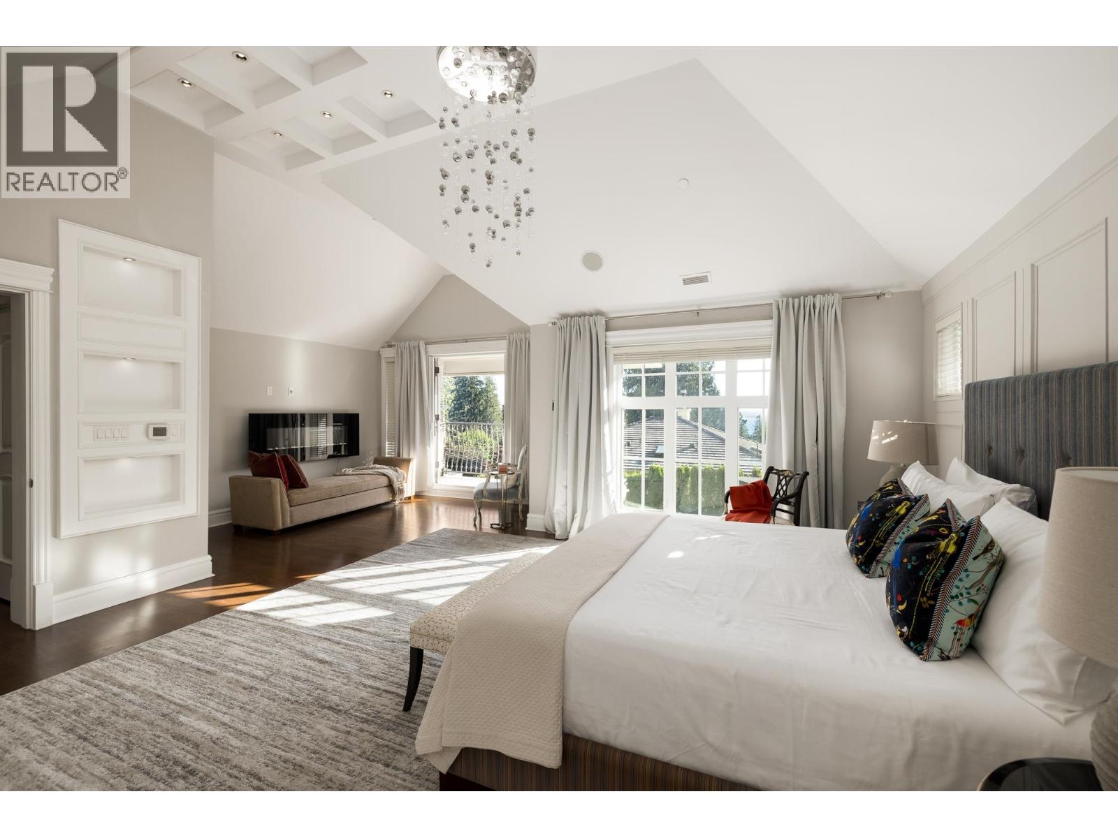 2912 MATHERS AVENUE, West Vancouver