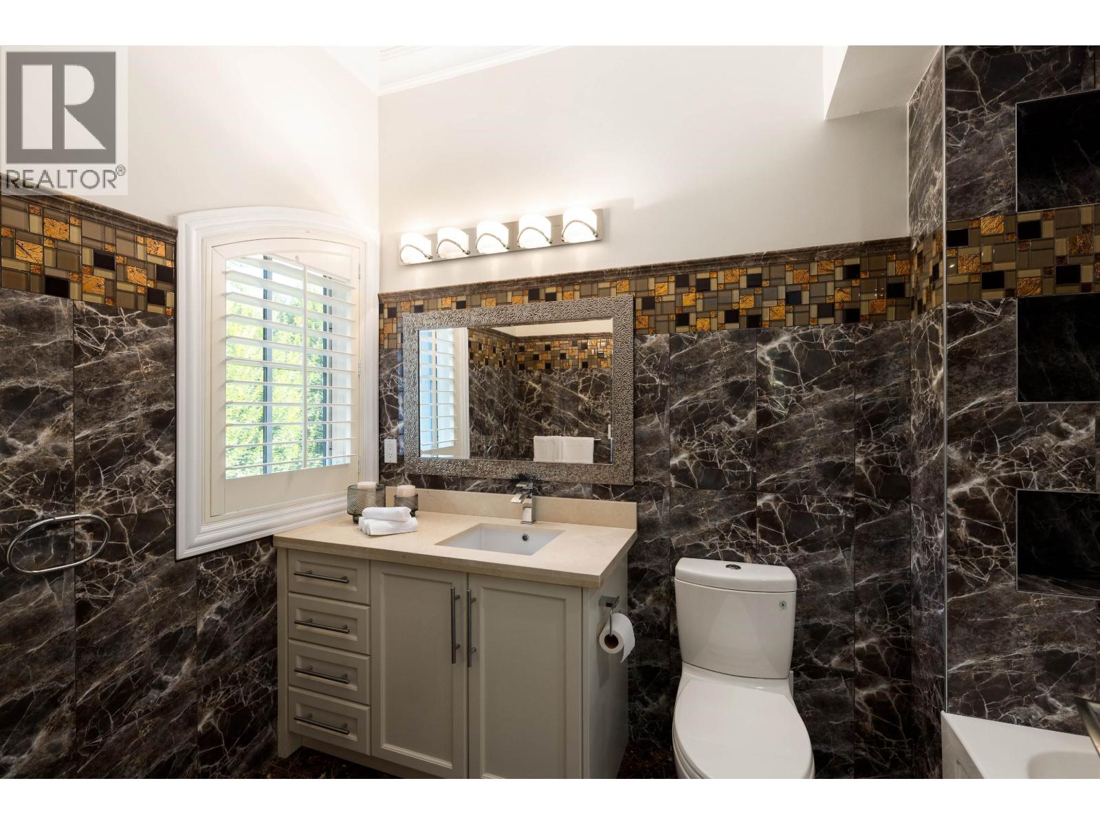 2912 MATHERS AVENUE, West Vancouver