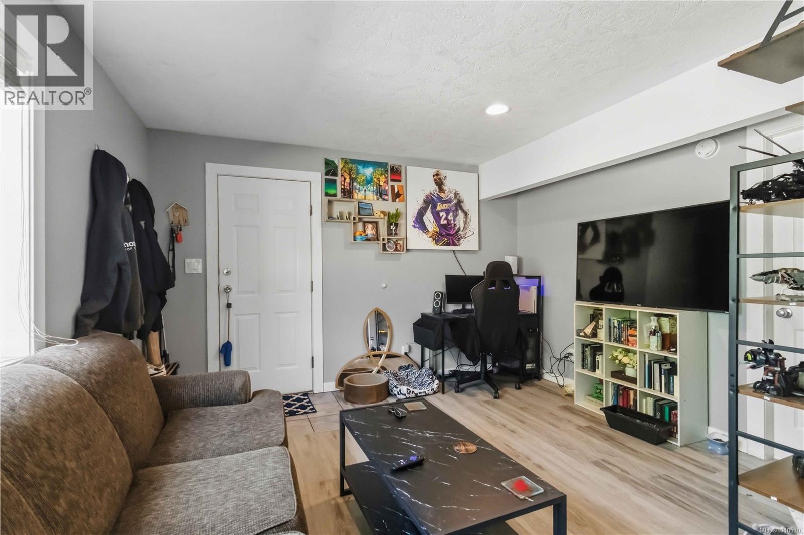 2594 Buckler Ave - Image 32