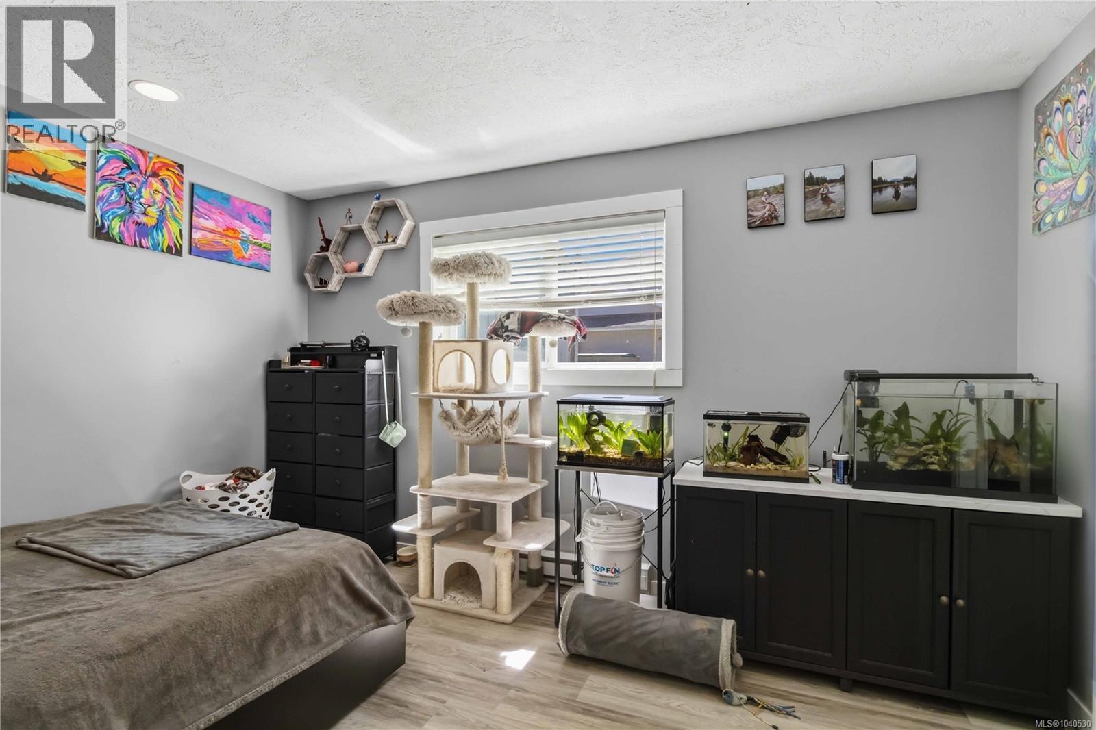 2594 Buckler Ave - Image 36