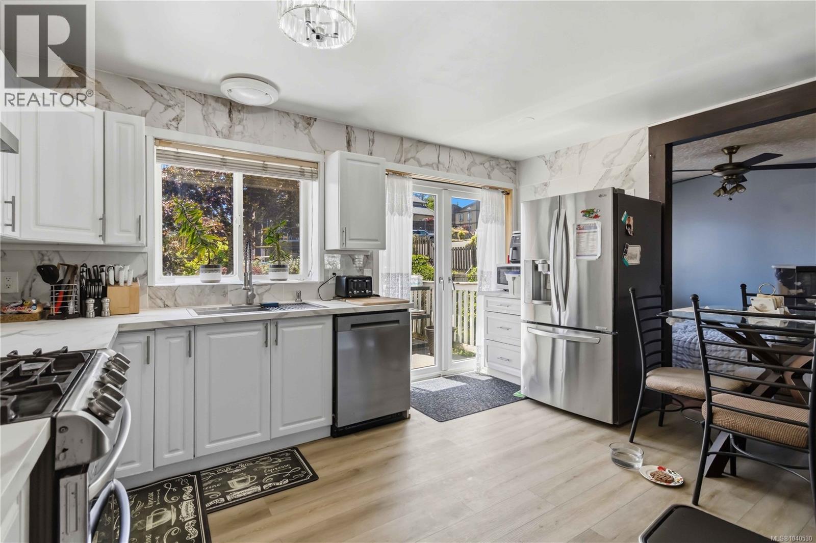 2594 Buckler Ave - 13
