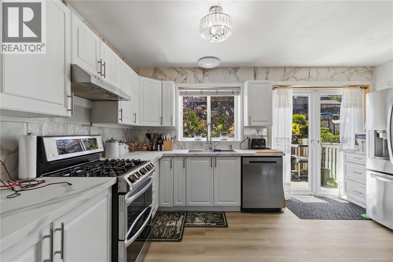 2594 Buckler Ave - 12