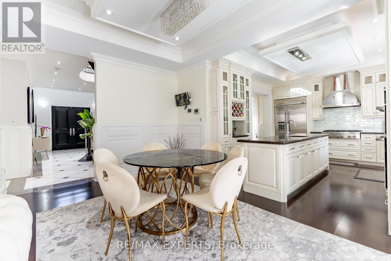 9 CALDERON CRESCENT - 12
