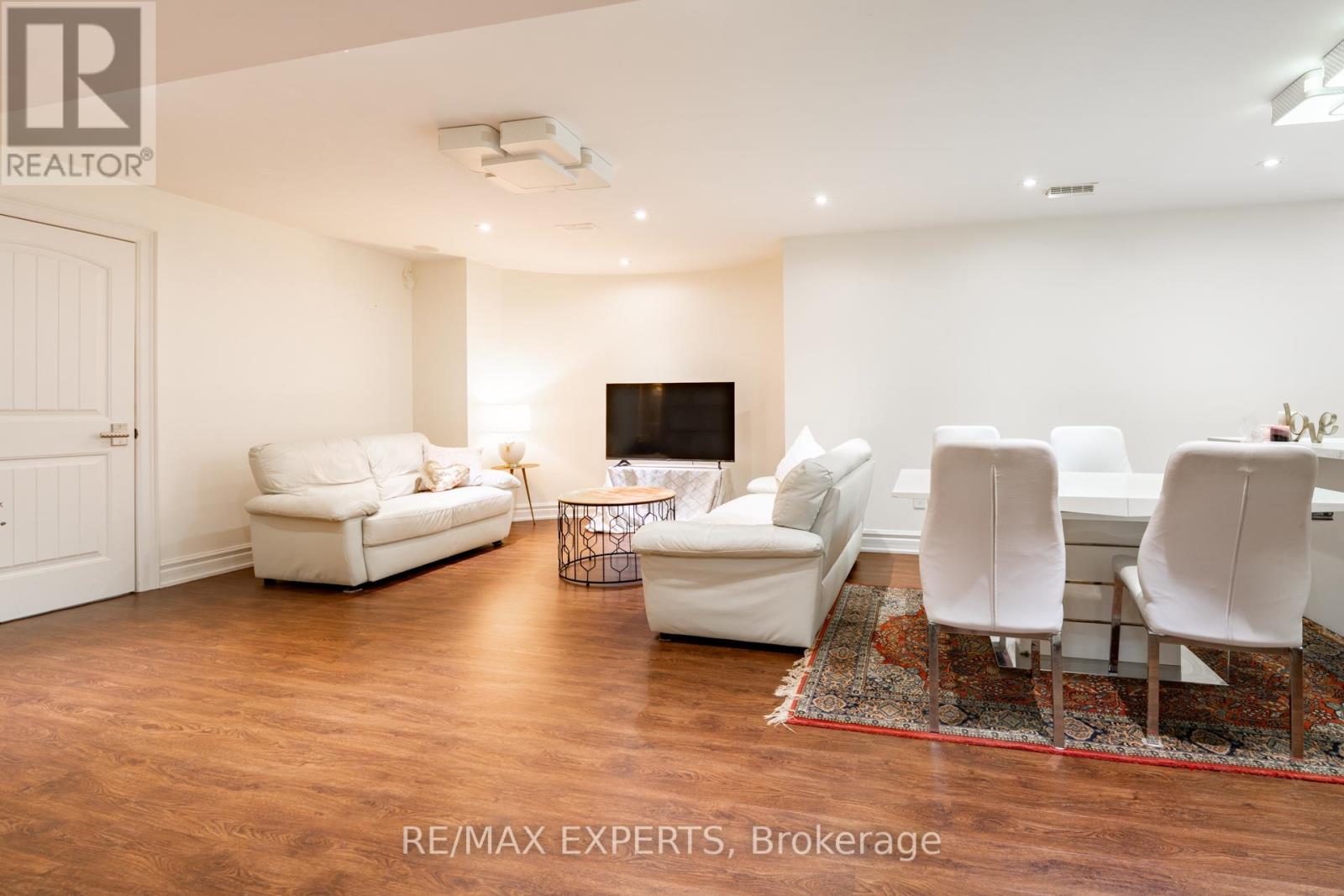 9 CALDERON CRESCENT - 29