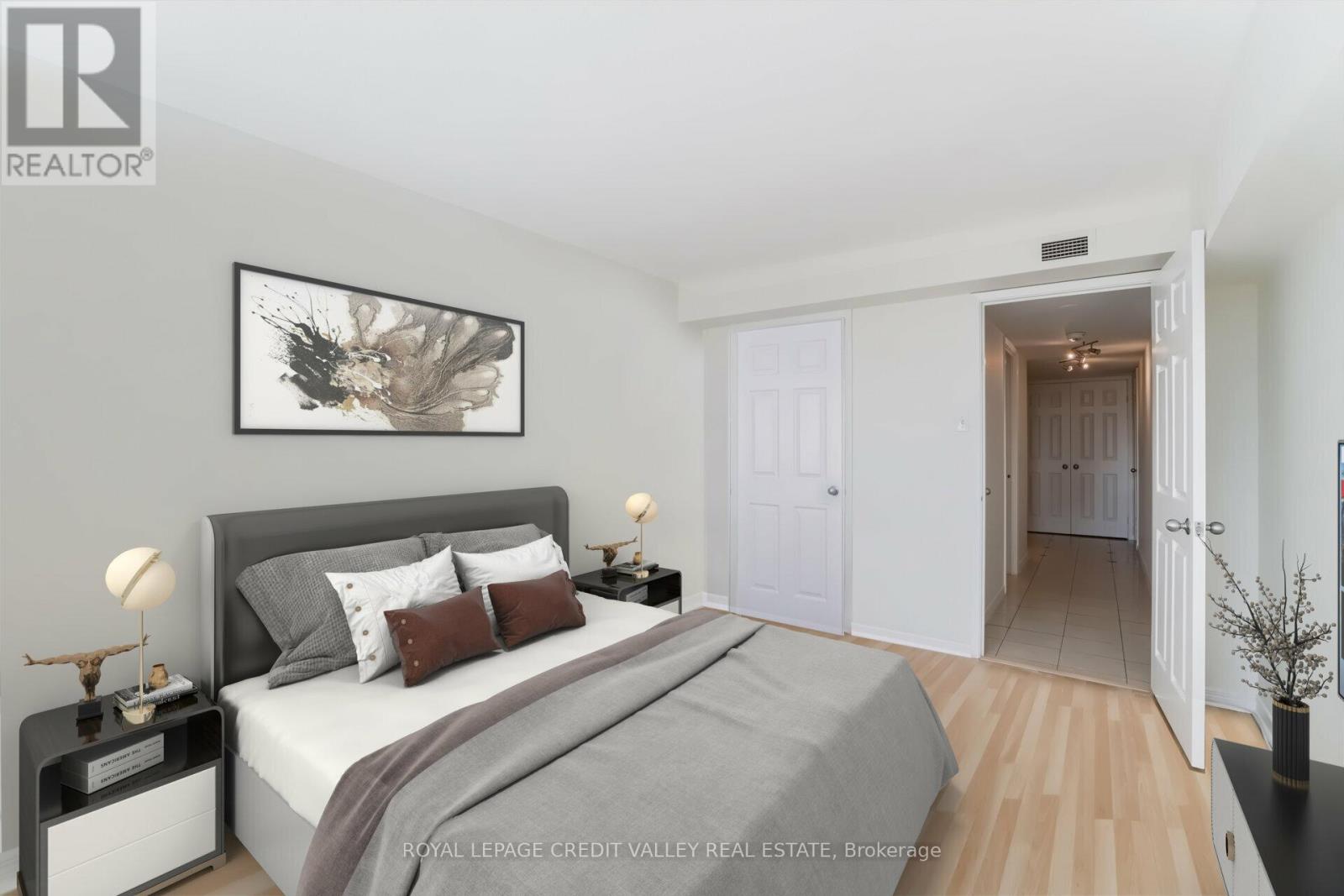 #601 360 BLOOR STREET E - 22