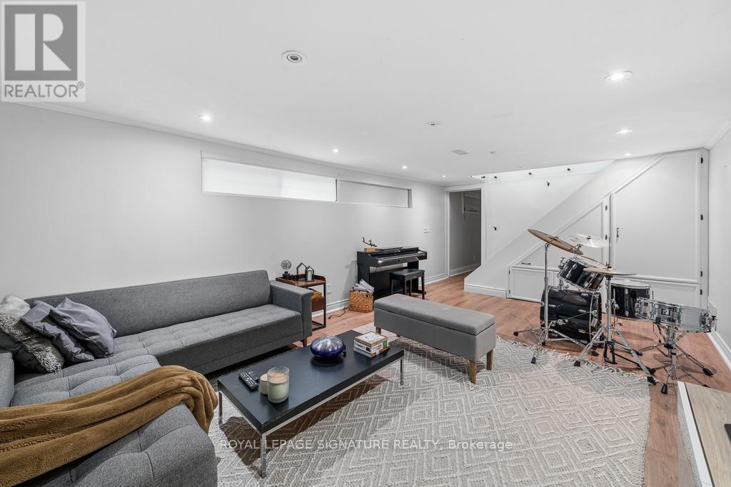 11 YEWFIELD CRESCENT - 31