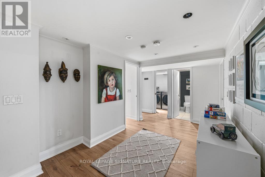 11 YEWFIELD CRESCENT - 32