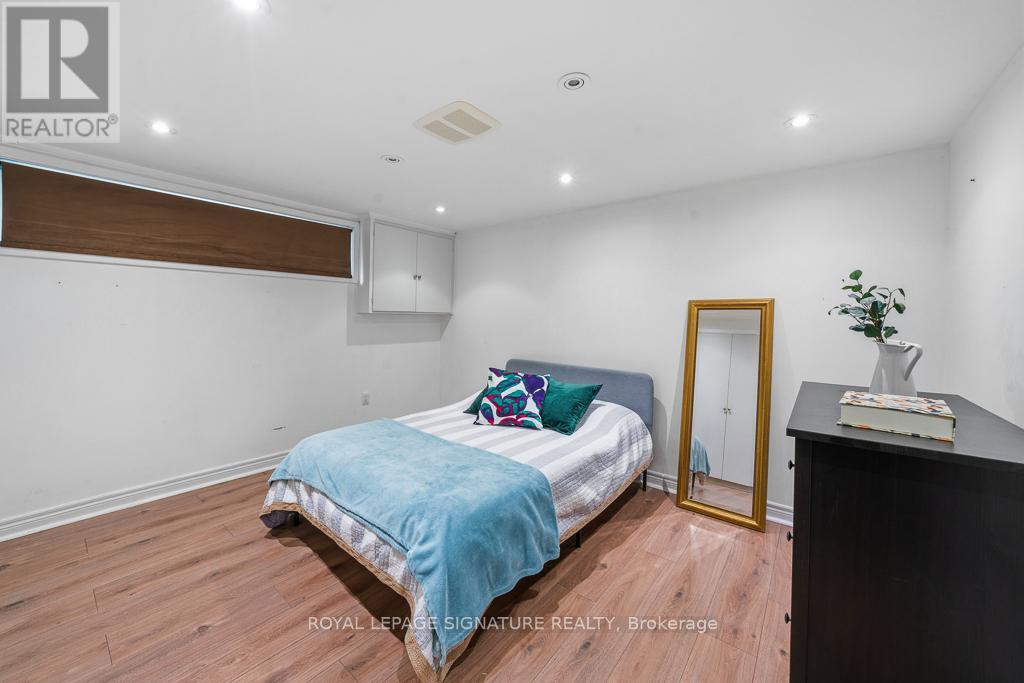 11 YEWFIELD CRESCENT - 33