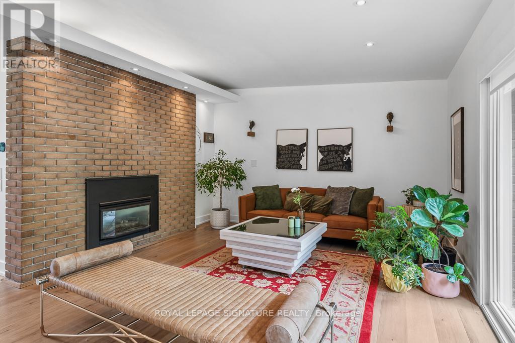 11 YEWFIELD CRESCENT - 11