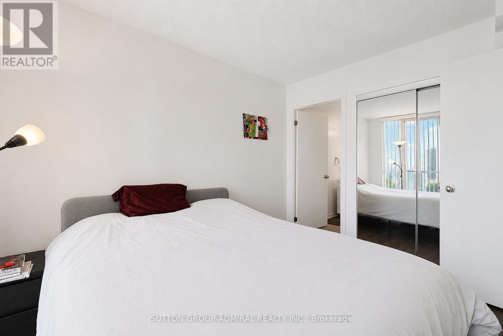 #905 111 ELIZABETH STREET - 16