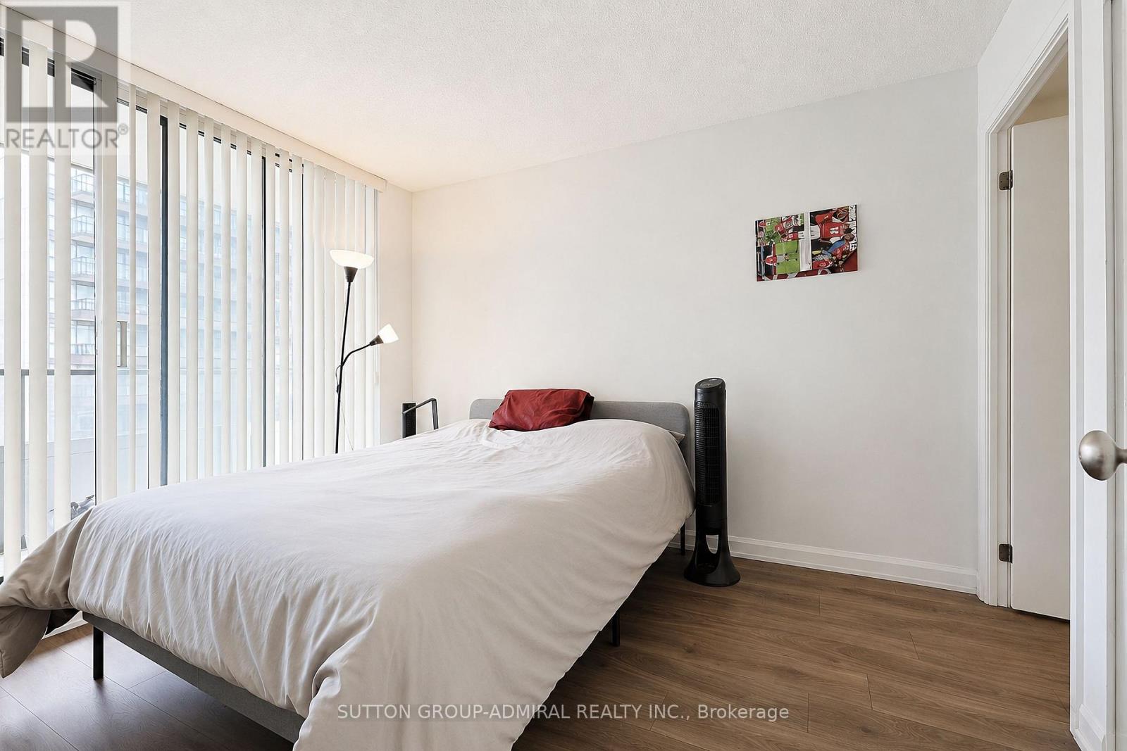 #905 111 ELIZABETH STREET - 15