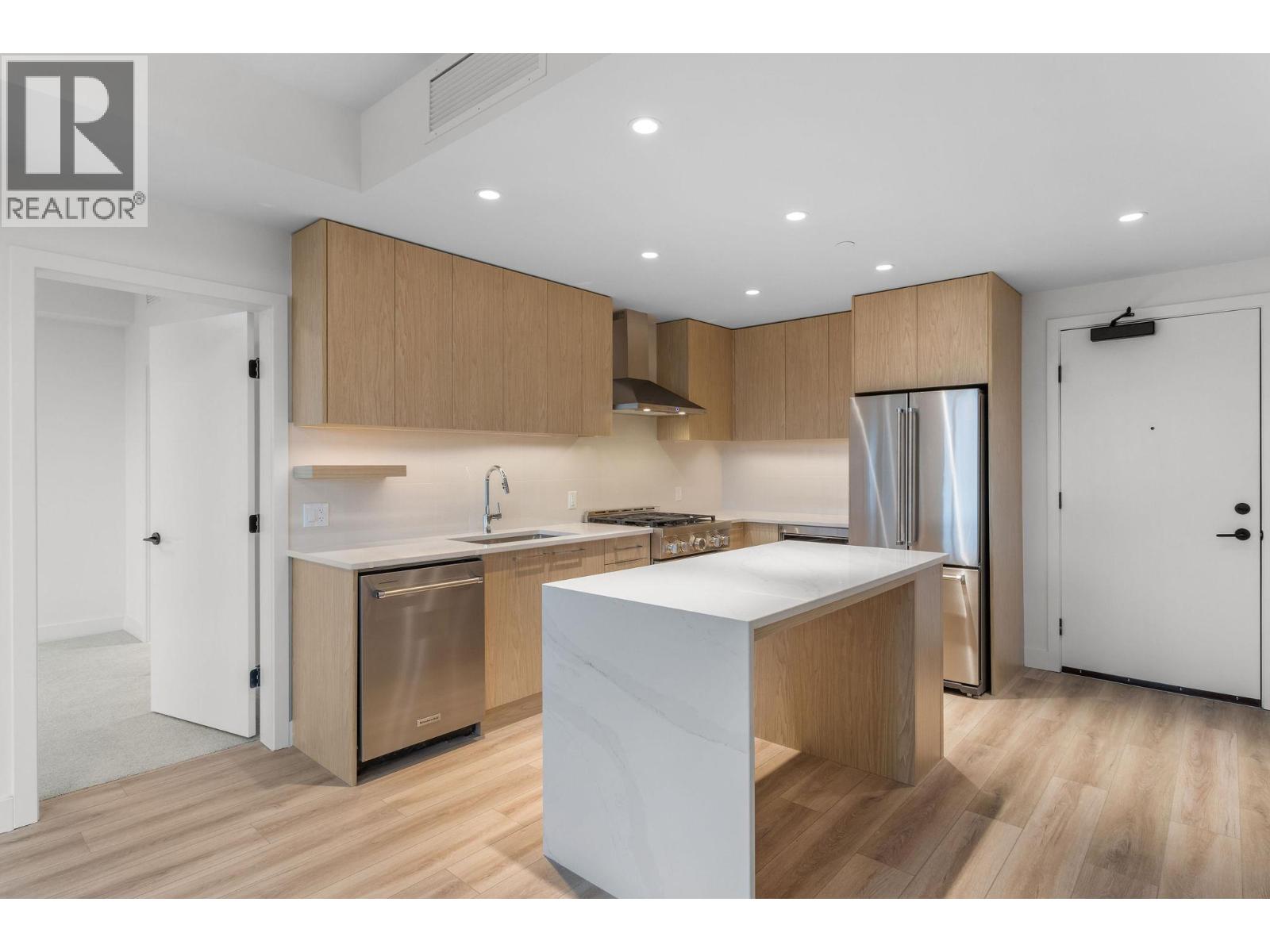 #213 3051 Abbott Street - 6