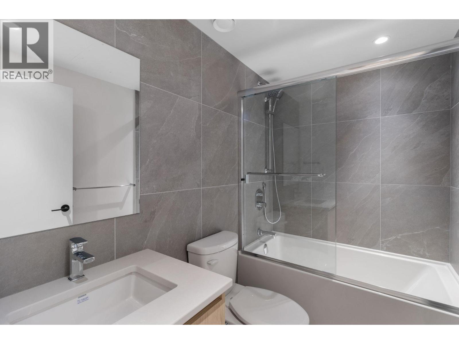 #213 3051 Abbott Street - 8