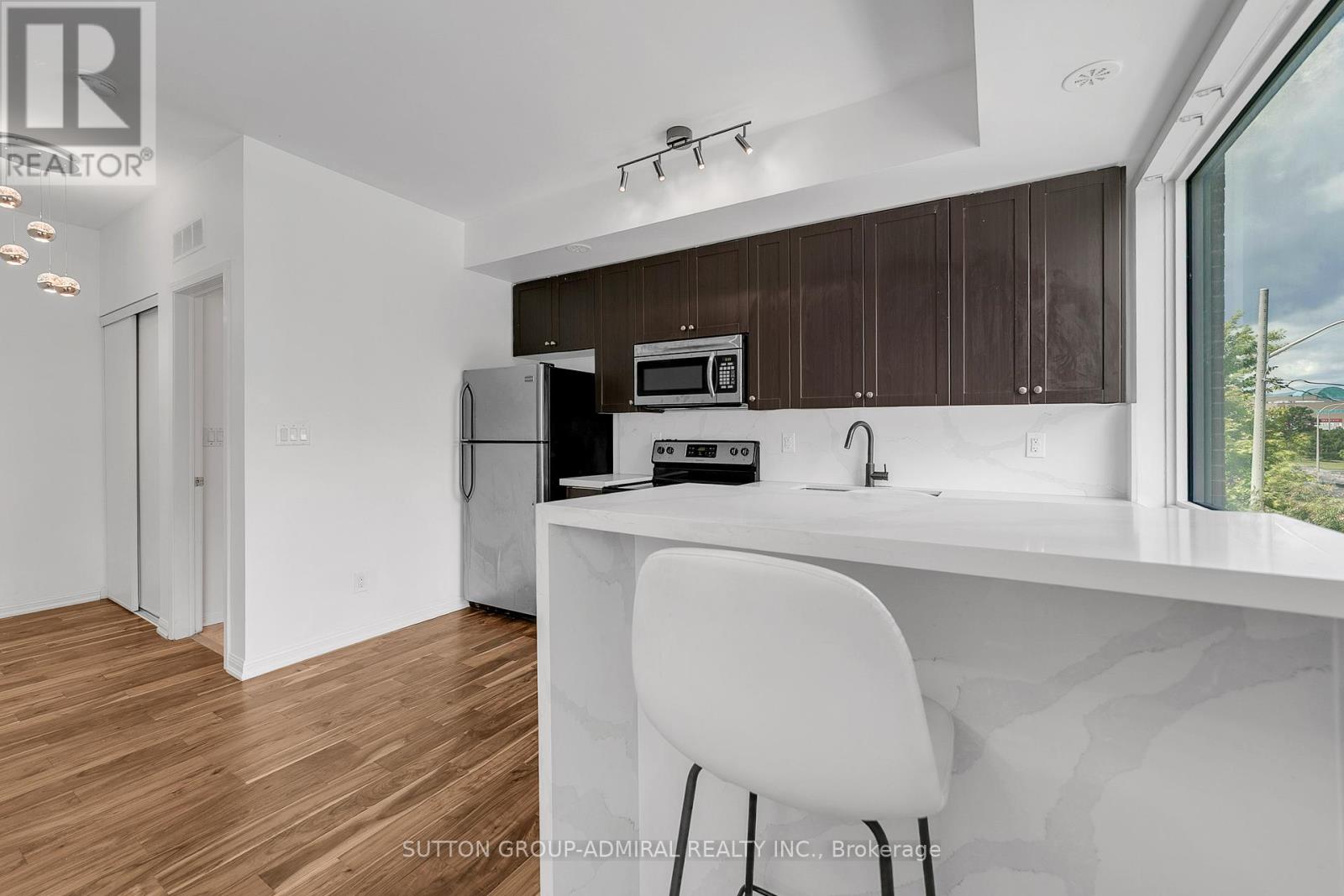 #305 639 LAWRENCE AVENUE - 13