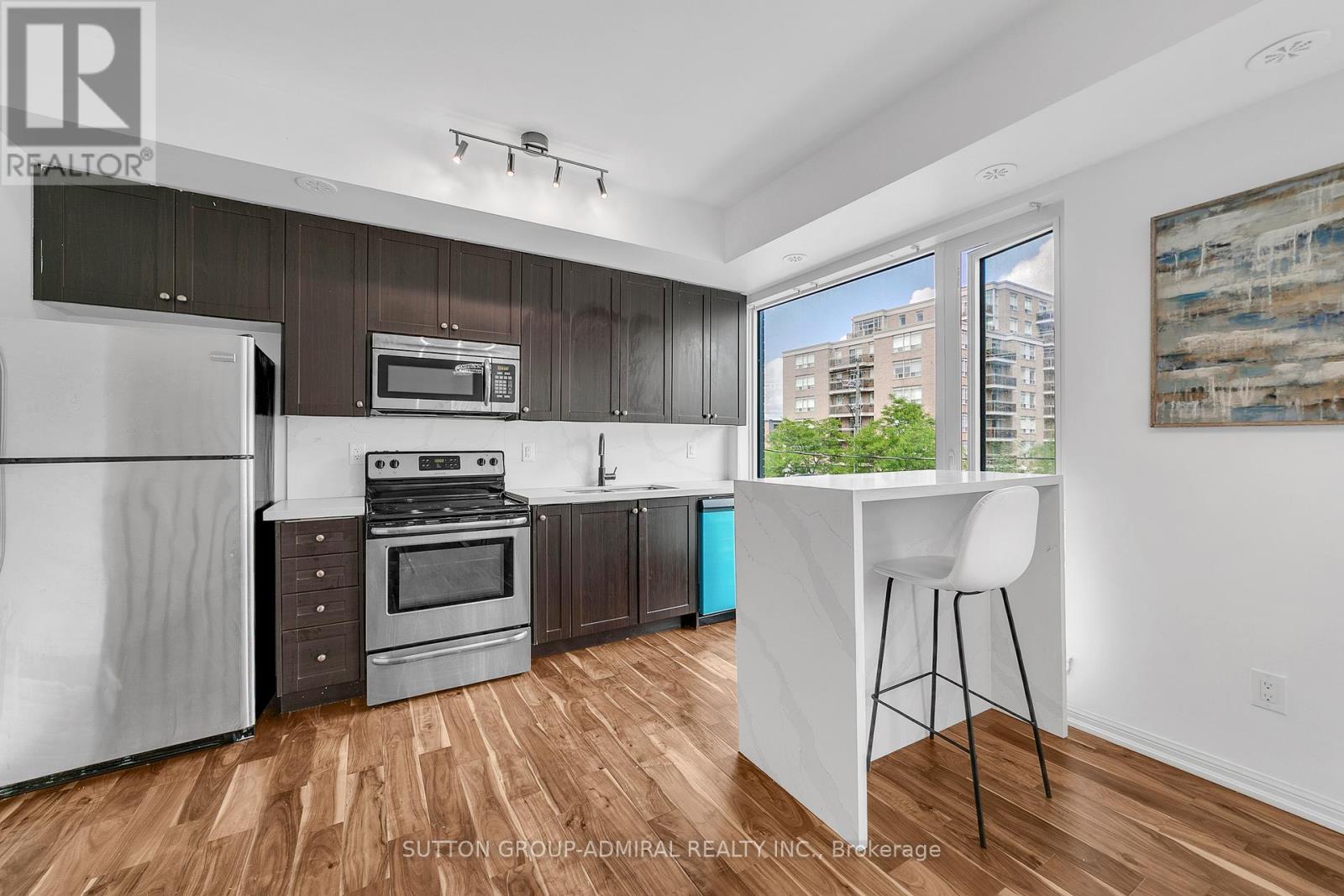 #305 639 LAWRENCE AVENUE - 11