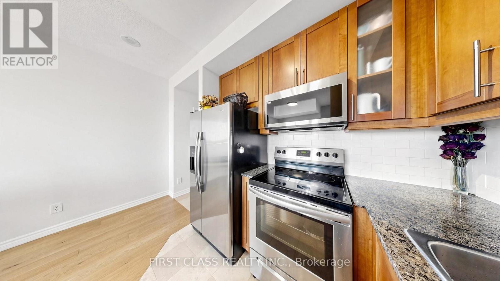 #612 18 HOLMES AVENUE - 6