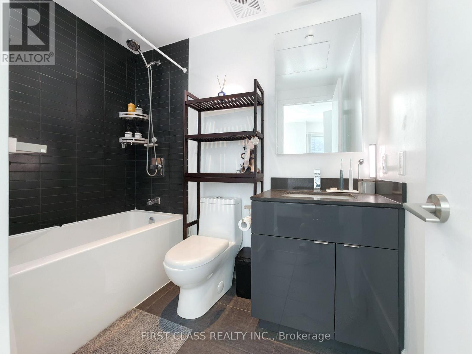 #3611 7 GRENVILLE STREET - 10