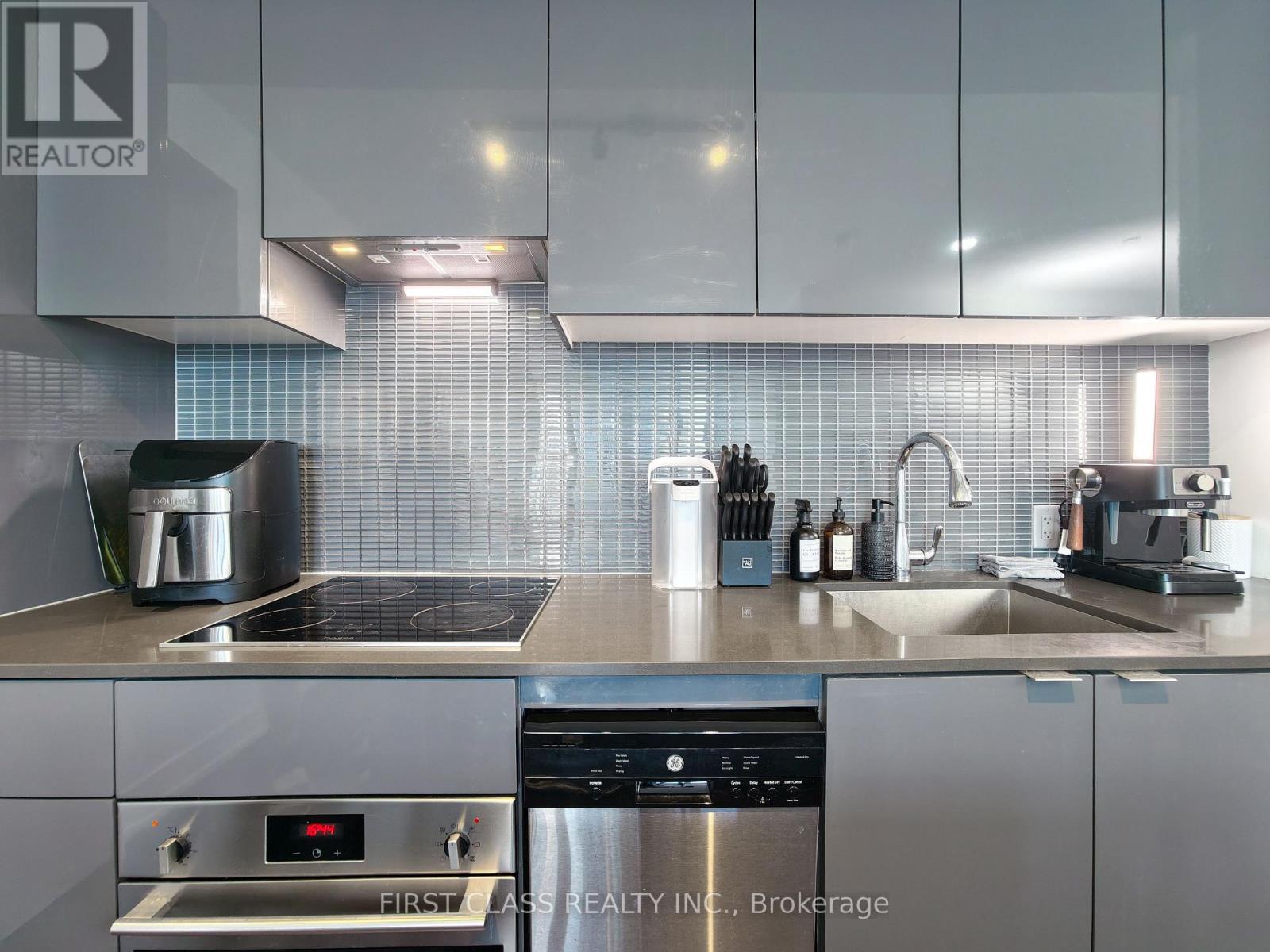 #3611 7 GRENVILLE STREET - 12