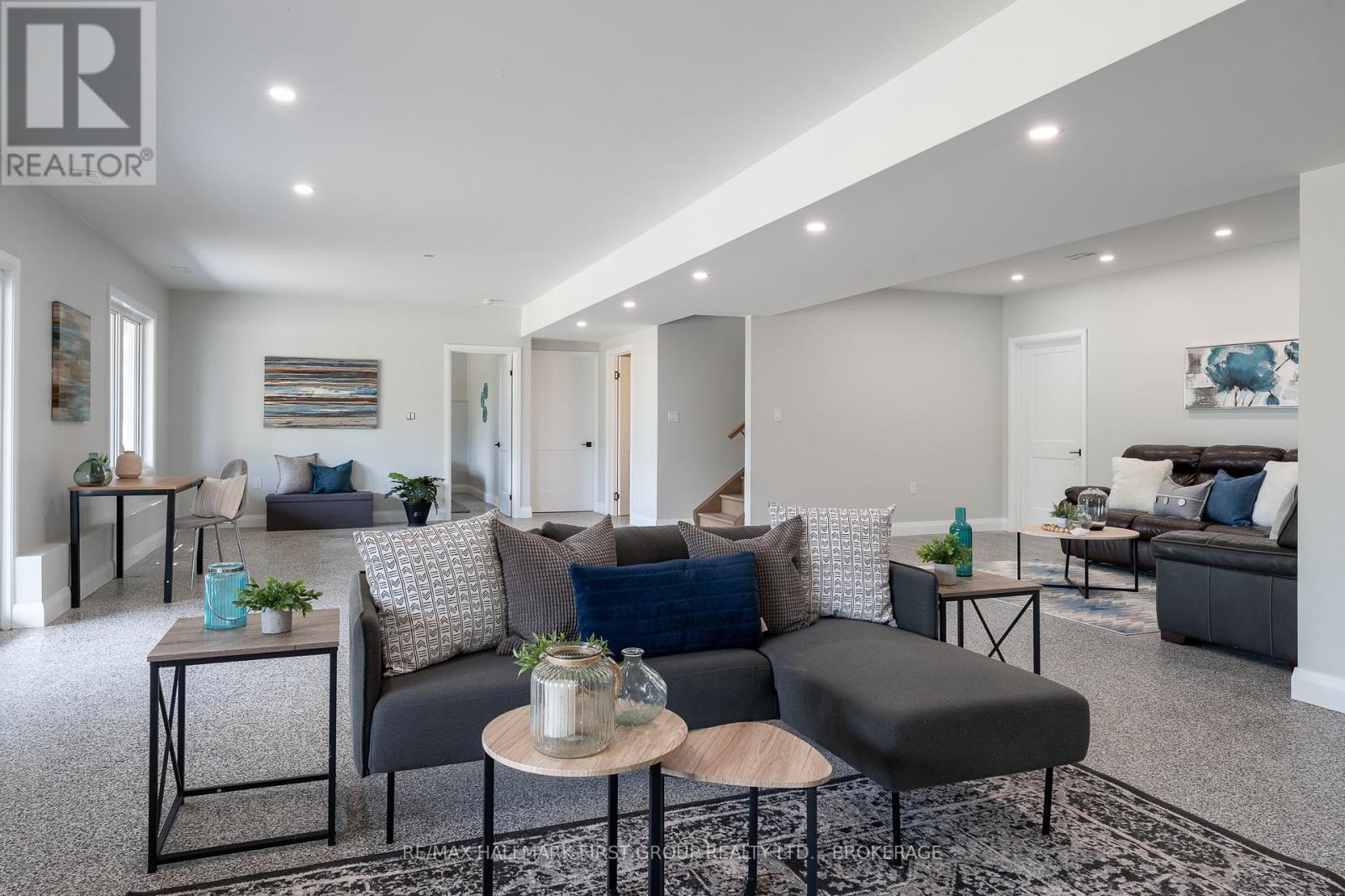 262 HUNT ROAD - 29