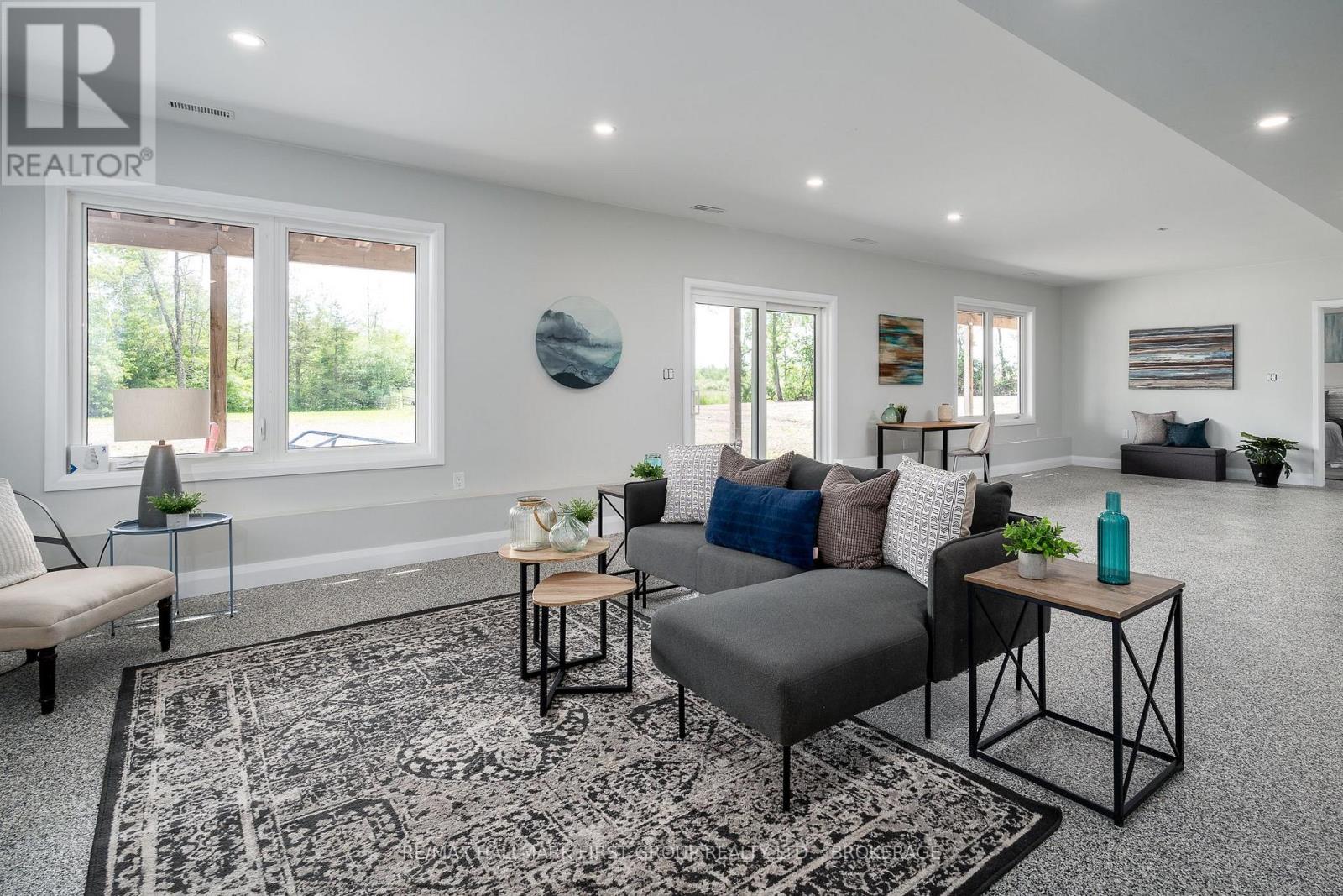 262 HUNT ROAD - 28