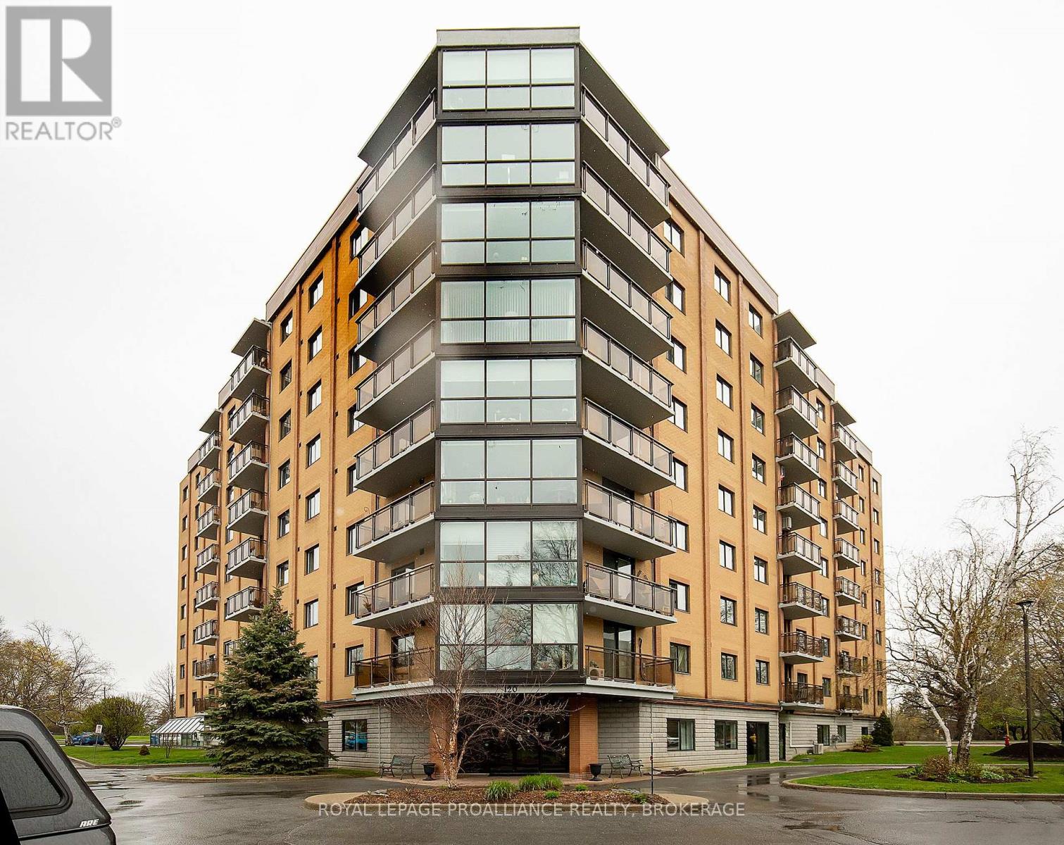 #305 120 BARRETT COURT - 1