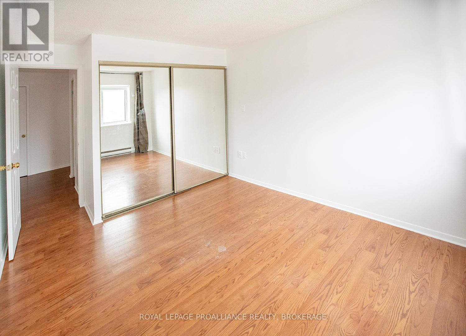 #305 120 BARRETT COURT - 10
