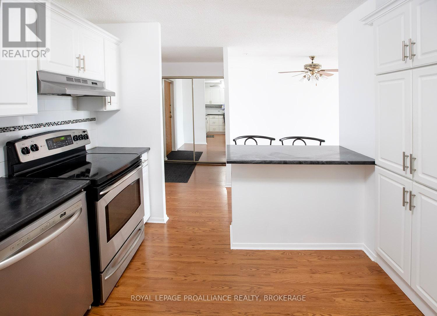 #305 120 BARRETT COURT - 7