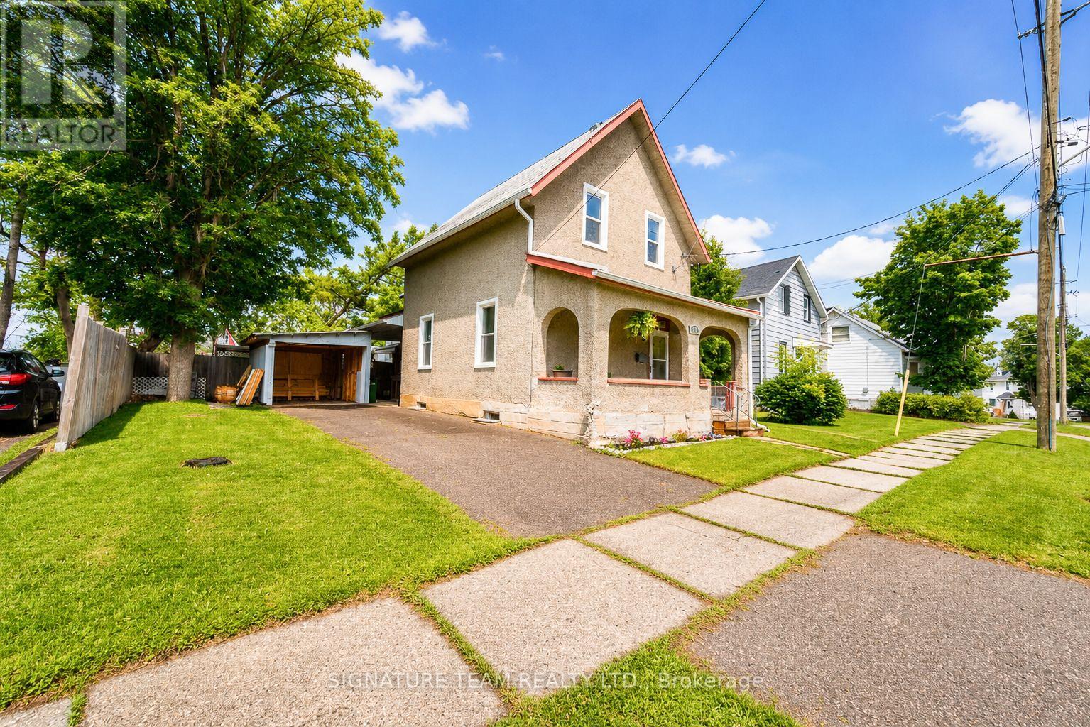 652 MOFFAT STREET - 1