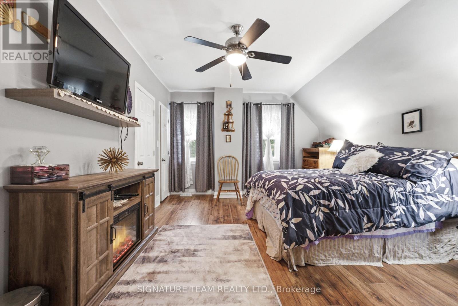 652 MOFFAT STREET - 17