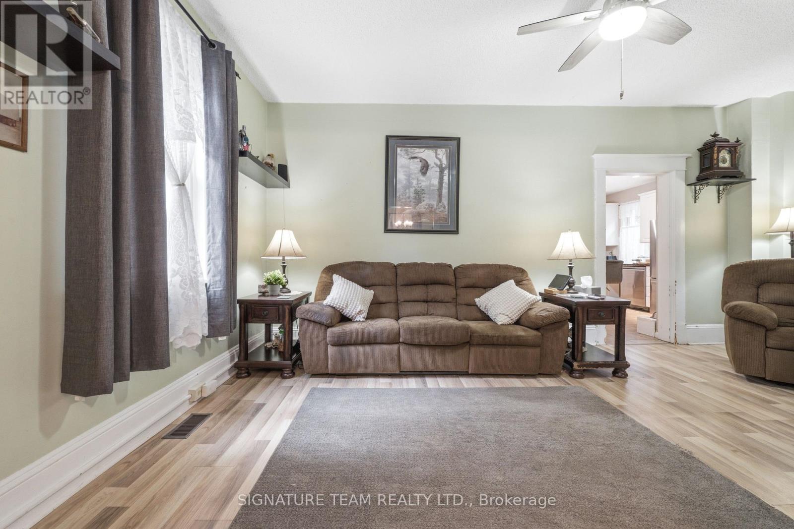 652 MOFFAT STREET - 7