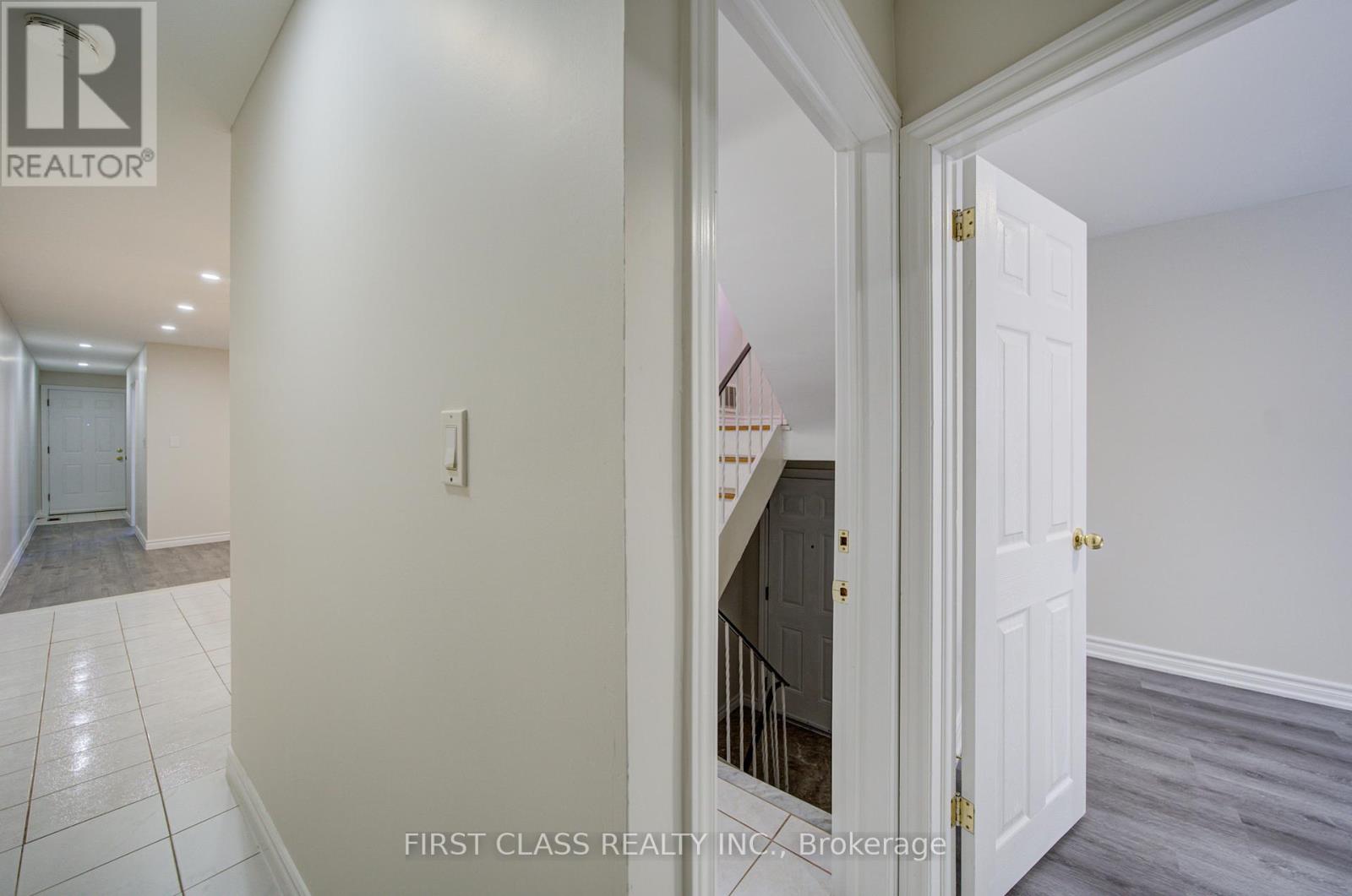 427 LESLIE STREET - 10