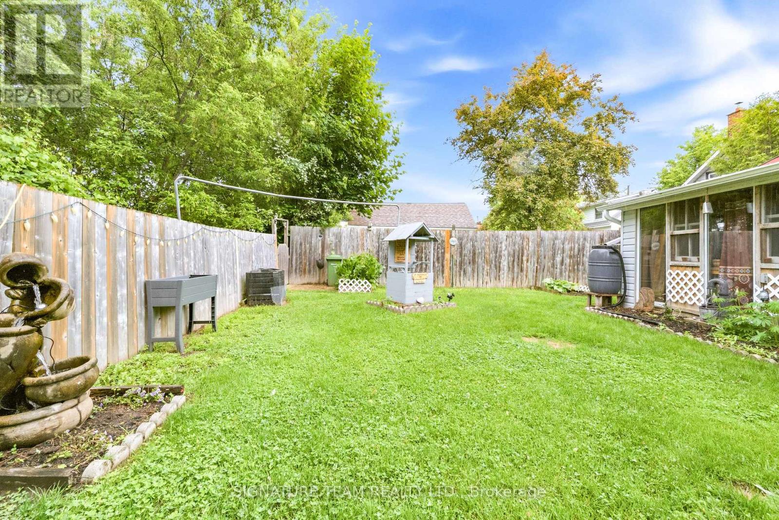 652 MOFFAT STREET - 30