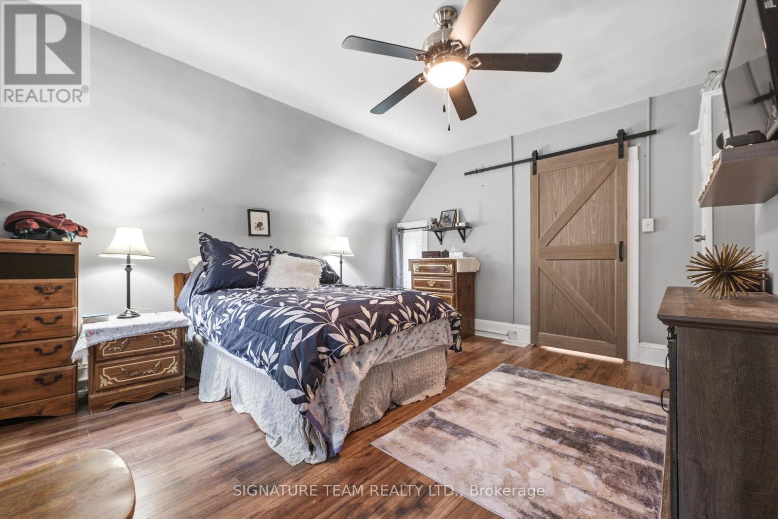 652 MOFFAT STREET - 15