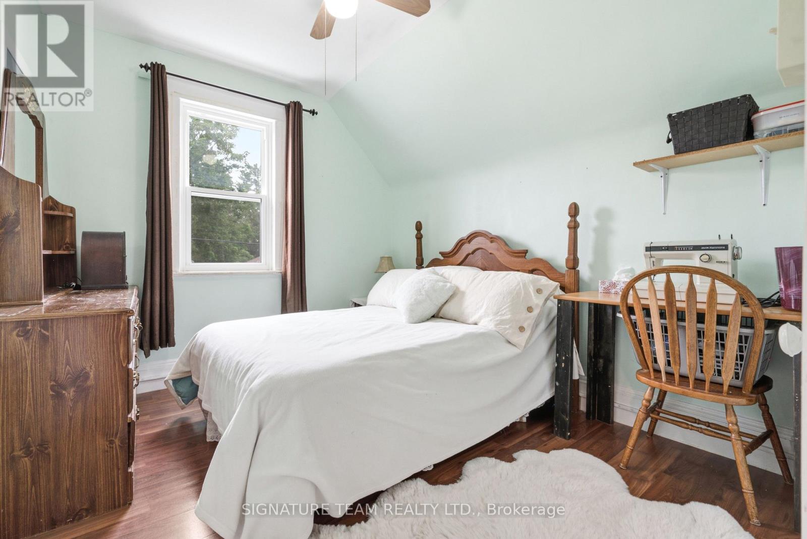 652 MOFFAT STREET - 19