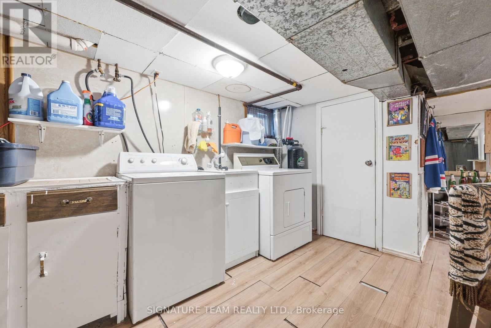 652 MOFFAT STREET - 26
