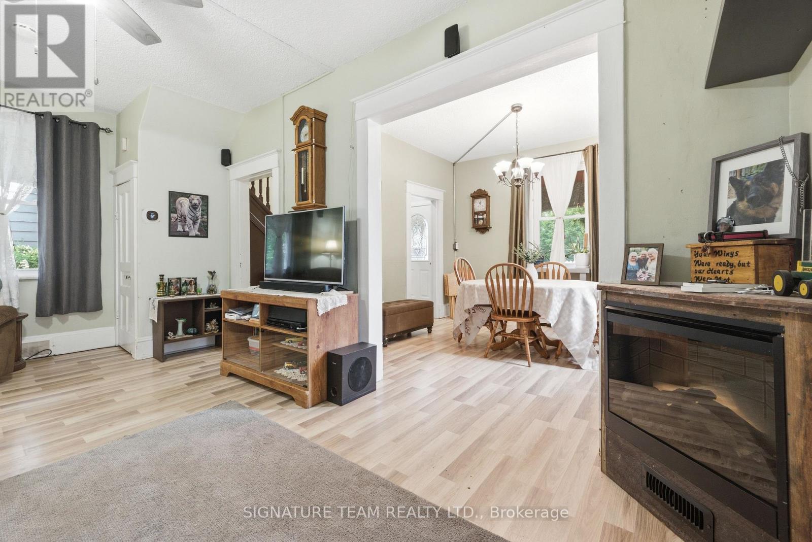 652 MOFFAT STREET - 9