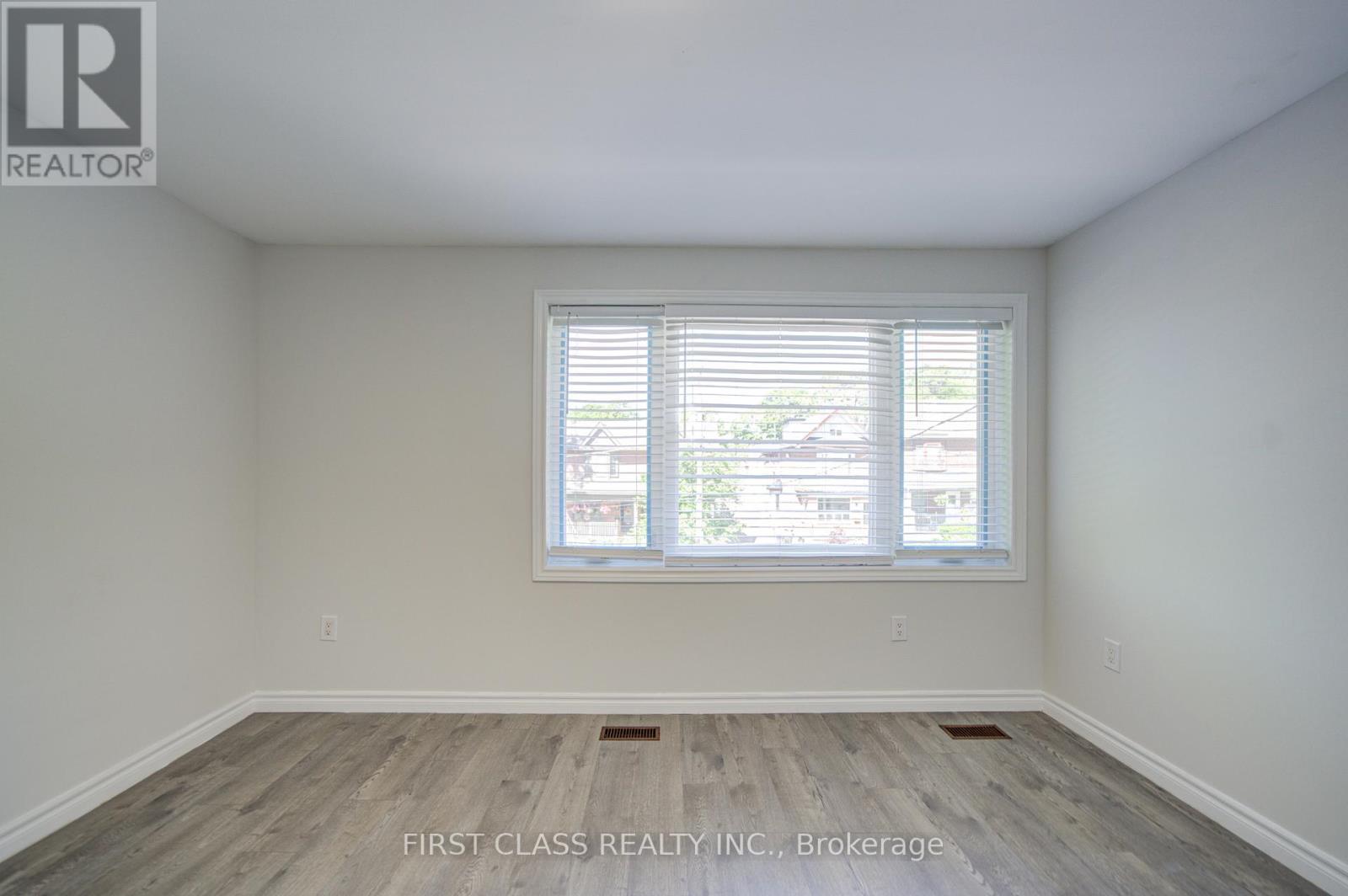 427 LESLIE STREET - 27