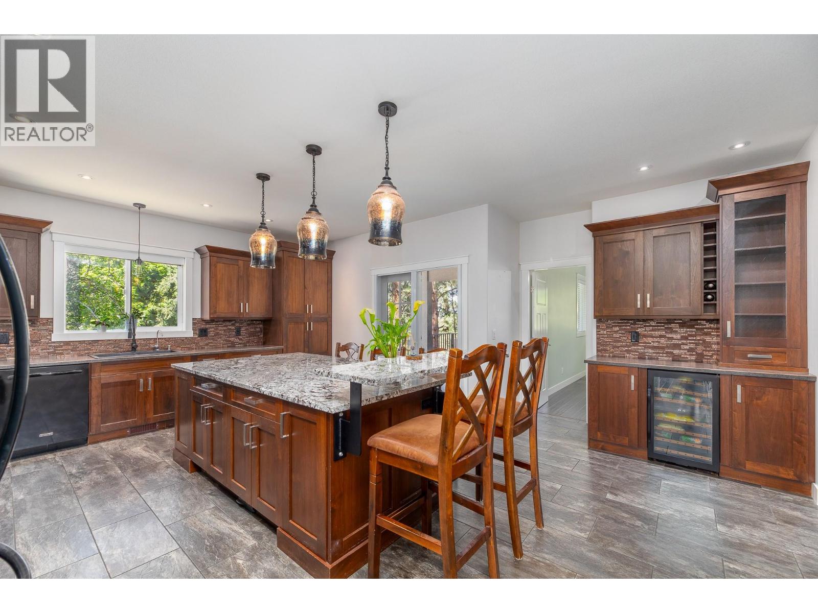 567 Pineview Road - 8